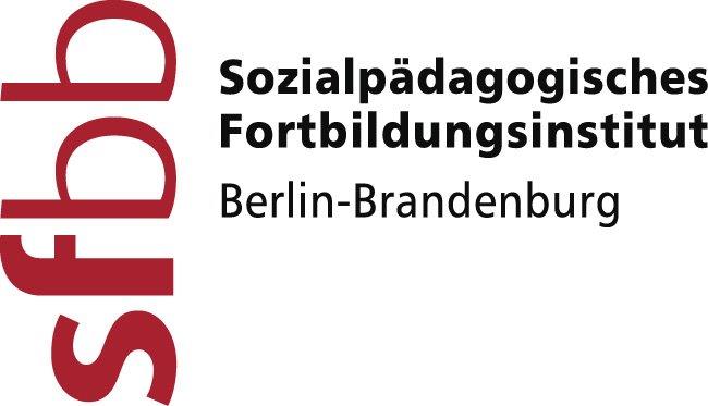 Logo des Sozialpädagogischen Fortbildungsinstituts Berlin-Brandenburg; links in roten Buchstaben und um 90 Grad nach Links gedreht der Schriftzug "sfbb", rechtsdaneben in schwarzen Buchstaben der Schritzug "Sozialpädagogisches Fortbildungsinstitut Berlin-Brandenburg