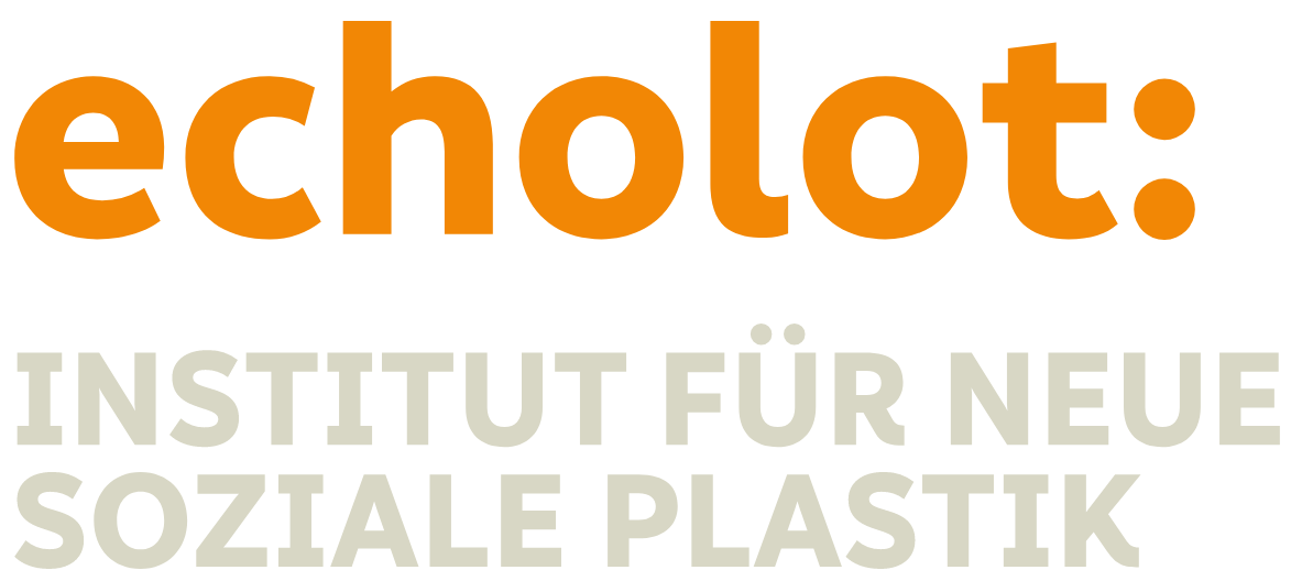 Logo des Projektes echolot:, Schriftzug echolot: in orangener Schrift, darunter in grauer Schrift "Institut für neue soziale Plastik"